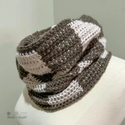 Checkmate Crochet Cowl